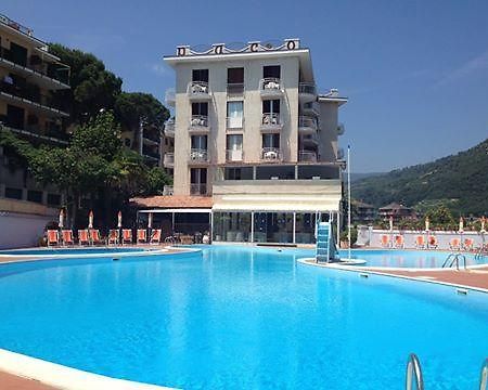 Hotel Paco Pietra Ligure Eksteriør bilde