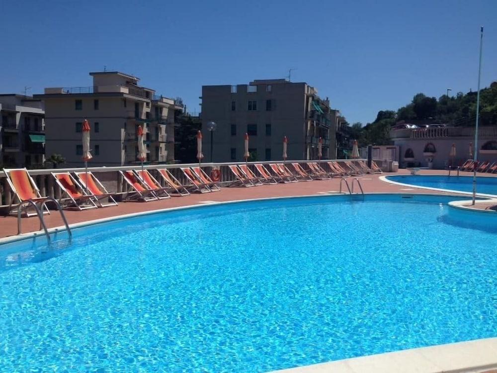 Hotel Paco Pietra Ligure Eksteriør bilde